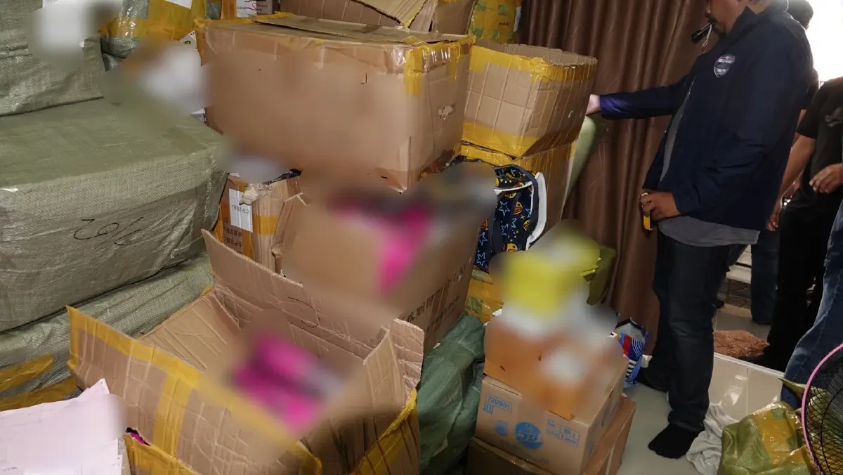 สืบภ.2ทลายโกดังสินค้าหลังหลอกขายโทรศัพท์เด็กหญิงวัย 14 ปีแต่กลับส่งแฟ๊บ