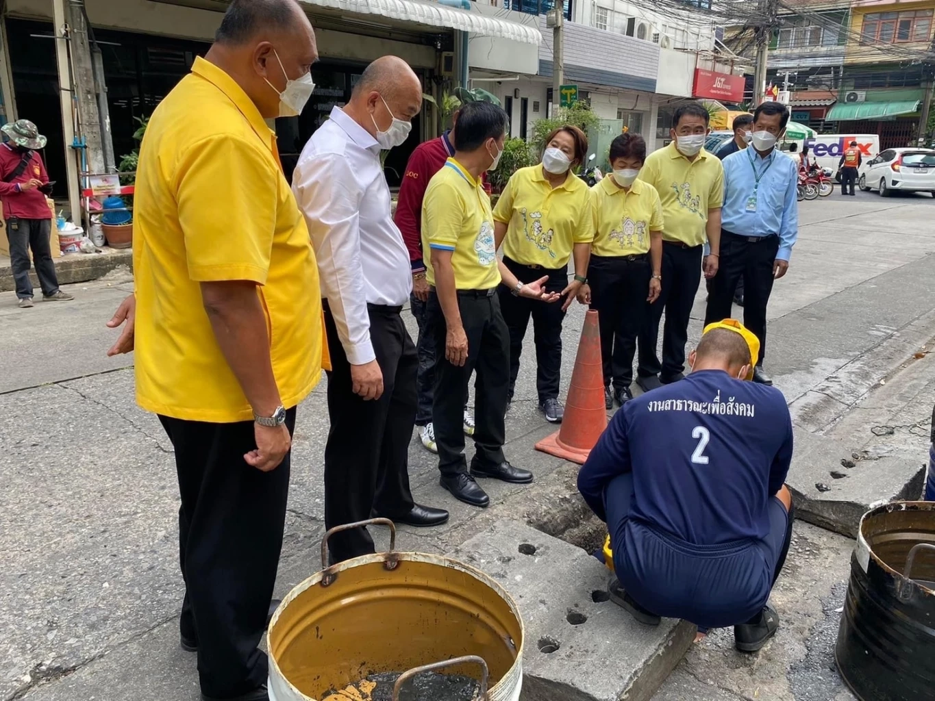 "ชวน" ถวายพระพรชัยมงคล ขณะที่สก.และสส.หลายพรรคร่วมทำความดีด้วยหัวใจ