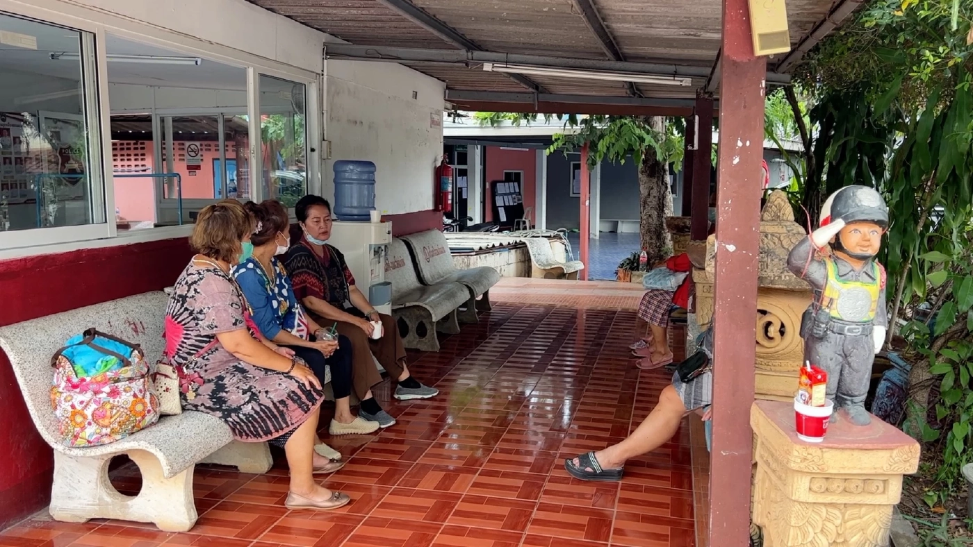 ญาติผู้เสียชีวิตรถตู้แสวงบุญสุดเศร้า รอรับศพกลับบ้าน