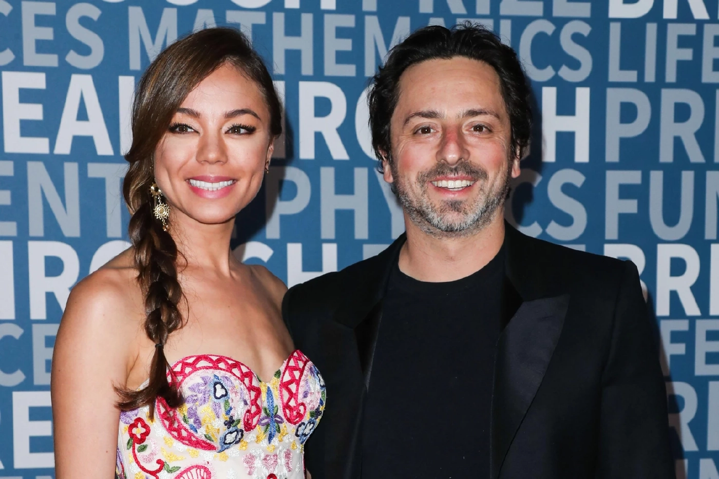 อีลอน มัสก์ มหาเศรษฐีตีท้ายครัวเพื่อน