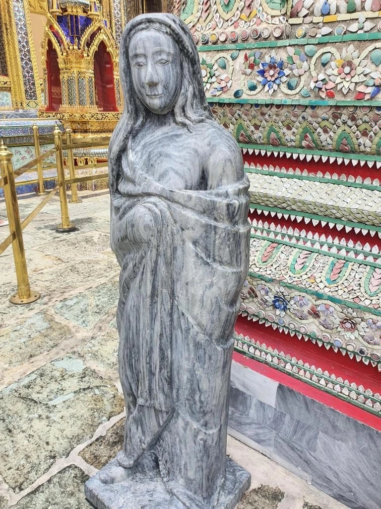 เหลน “กรมหมื่นราชศักดิ์สโมสร”' เปิดที่มา "ตุ๊กตาหิน" ใต้กำแพงรอบวัดพระแก้ว