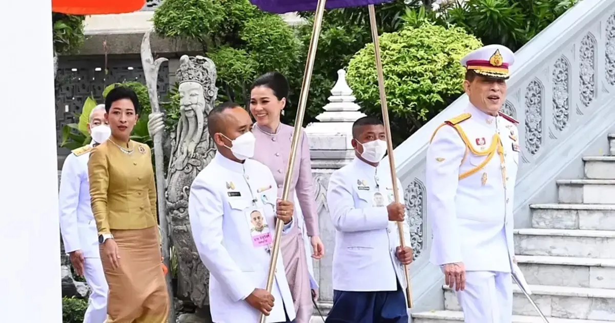 ในหลวง-พระราชินี เสด็จฯทรงบำเพ็ญพระราชกุศล เนื่องในวันอาสาฬหบูชา