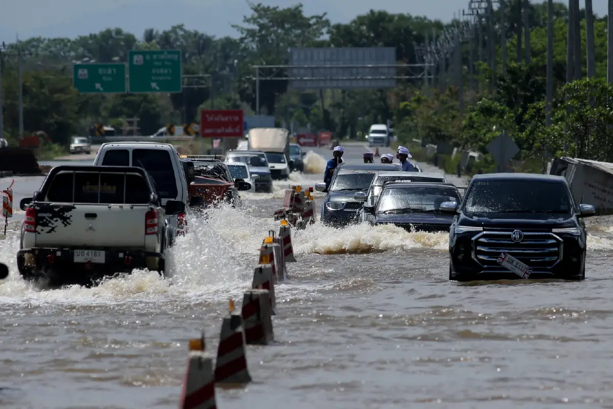 "กรมอุตุฯ" พยากรณ์ 16 ก.ค. ฝนตกหนัก เตือน 31 จังหวัดรับมือ กทม.-ปริมณฑลมีฝน 70%