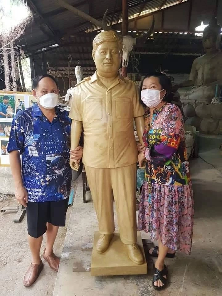 ตั้งอนุสาวรีย์ “คนขายลอตเตอรี่เจ้าแรก"