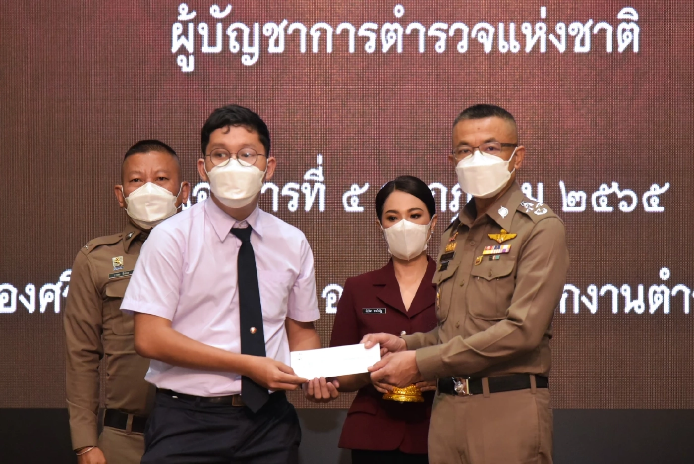 "เราไม่ทิ้งกัน" มอบ 1.5 ล้าน เกื้อหนุนครอบครัวตำรวจ