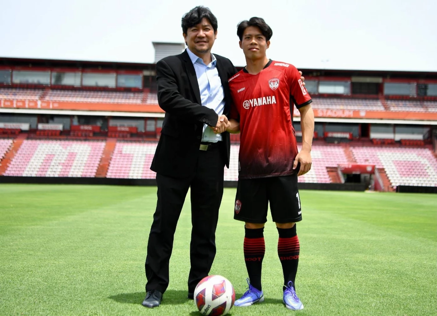 เมืองทองเปิดตัว "เอกนิษฐ์ ปัญญา" ร่วมทัพฤดูกาลใหม่