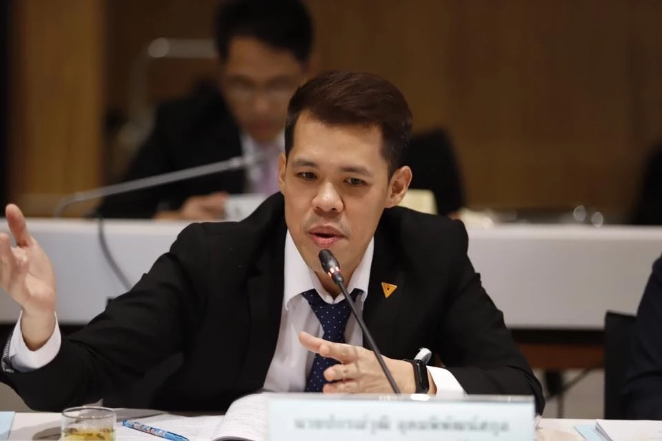 นายปกรณ์วุฒิ อุดมพิพัฒน์สกุล  ส.ส.บัญชีรายชื่อ พรรคก้าวไกล 