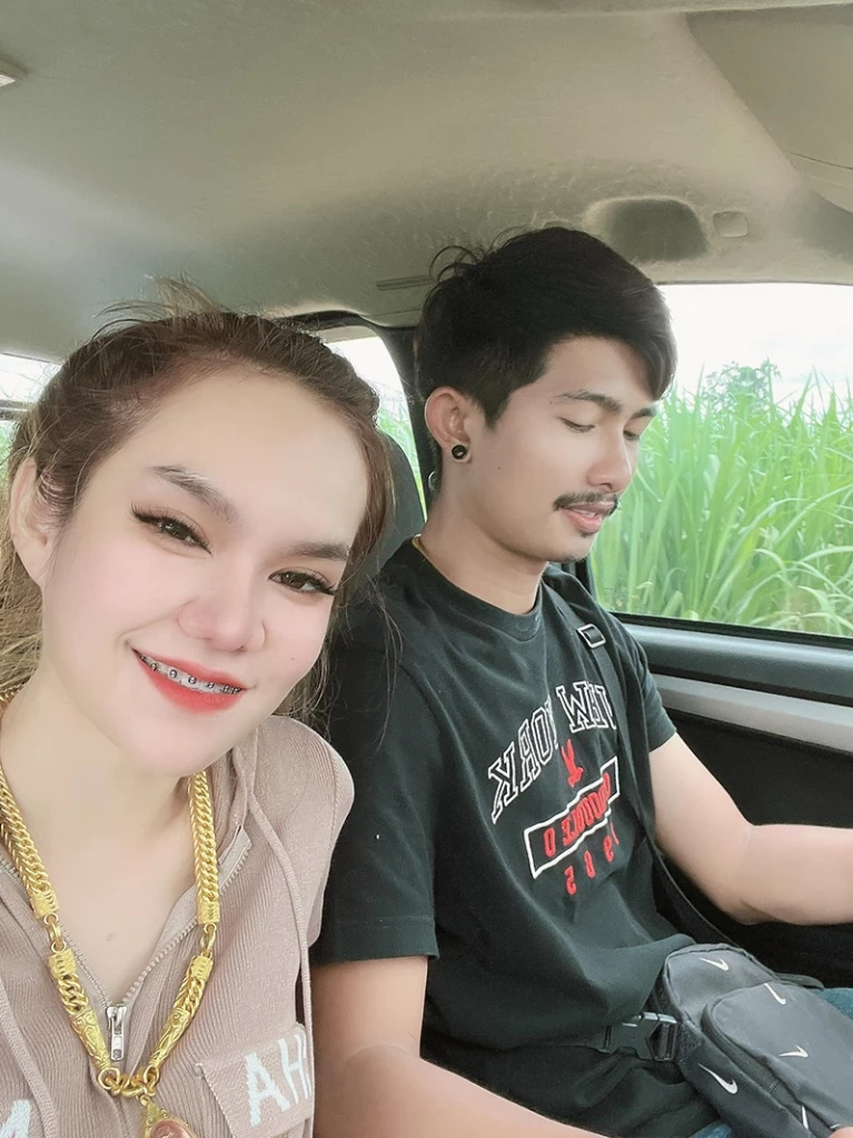 ลมพัดหวน "แม่น้ำหนึ่ง" ลงภาพคู่หนุ่มรู้ใจ แฟนคลับแห่แซวแฟนใหม่หน้าคุ้นๆ