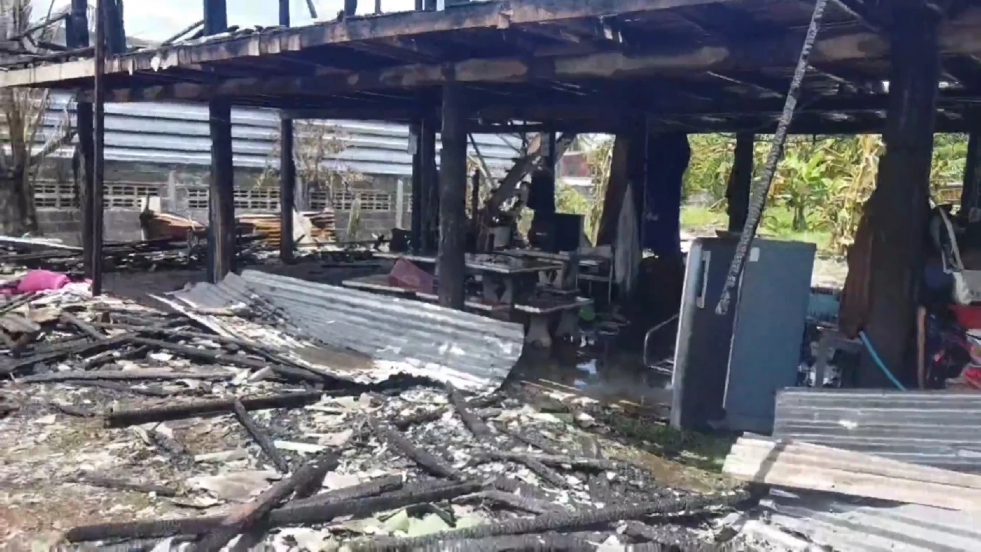 ไฟไหม้บ้านเรือนในชัยภูมิ พบปมปริศนาผู้เสียชีวิตมียศ "จ.ส.อ." มีโซ่พันร่าง และลำคอนอนคากองเพลิง