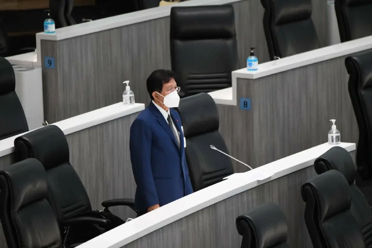 "อนุสิษฐ"ส.ว.ป้ายแดงเข้ารายงานตัวก่อนปฏิญาณตนทำหน้าที่สภาสูง