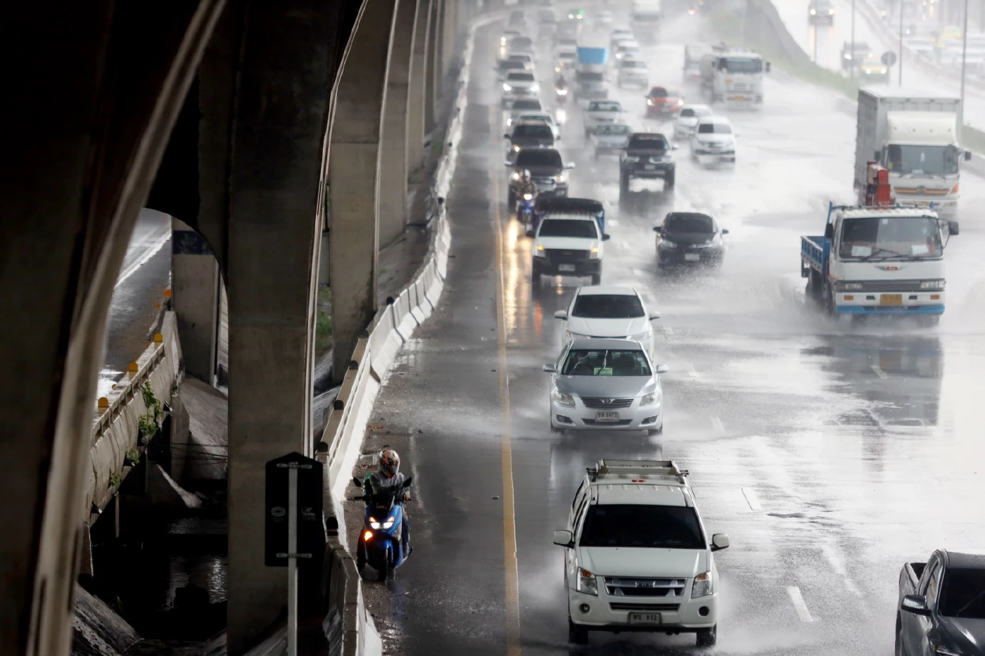 ประกาศ "กรมอุตุฯ" ฉ.8 ร่องมรสุมพาดผ่าน ฝนตกหนัก 55 จว. กทม.มีฝนช่วงบ่ายถึงค่ำ