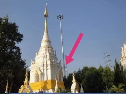 เจดีย์ขาว วัดพระธาตุศรีจอมทองวรวิหารถล่ม จากแผ่นดินไหวต่อเนื่องในเมียนมา