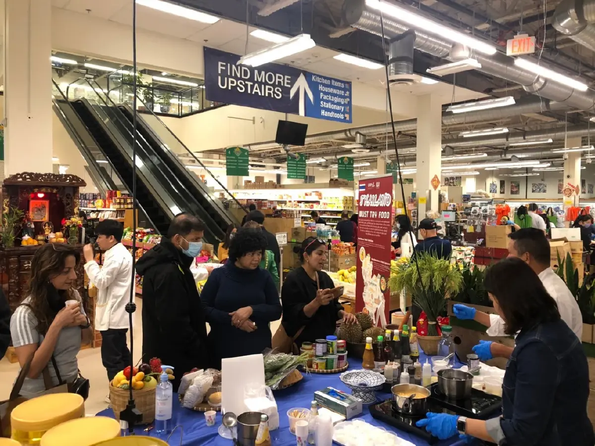 กิจกรรม Instore Promotion ภายใต้ธีม Flavour of Thailand ณ Henlong Market 