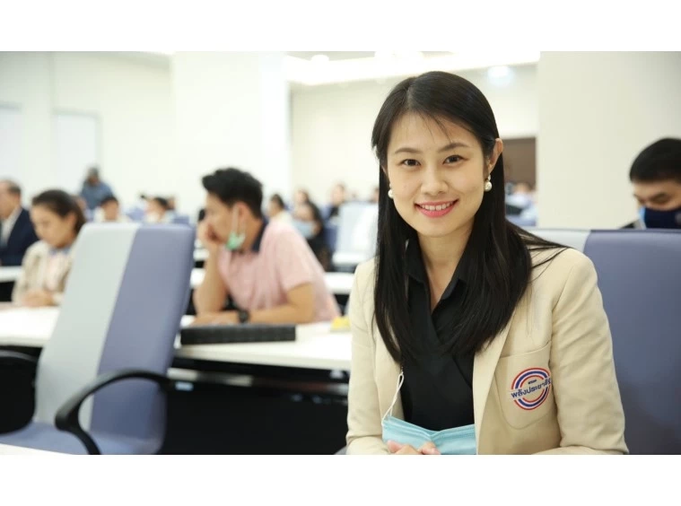 น.ส.พัชรินทร์ ซำศิริพงษ์ ส.ส.กทม.