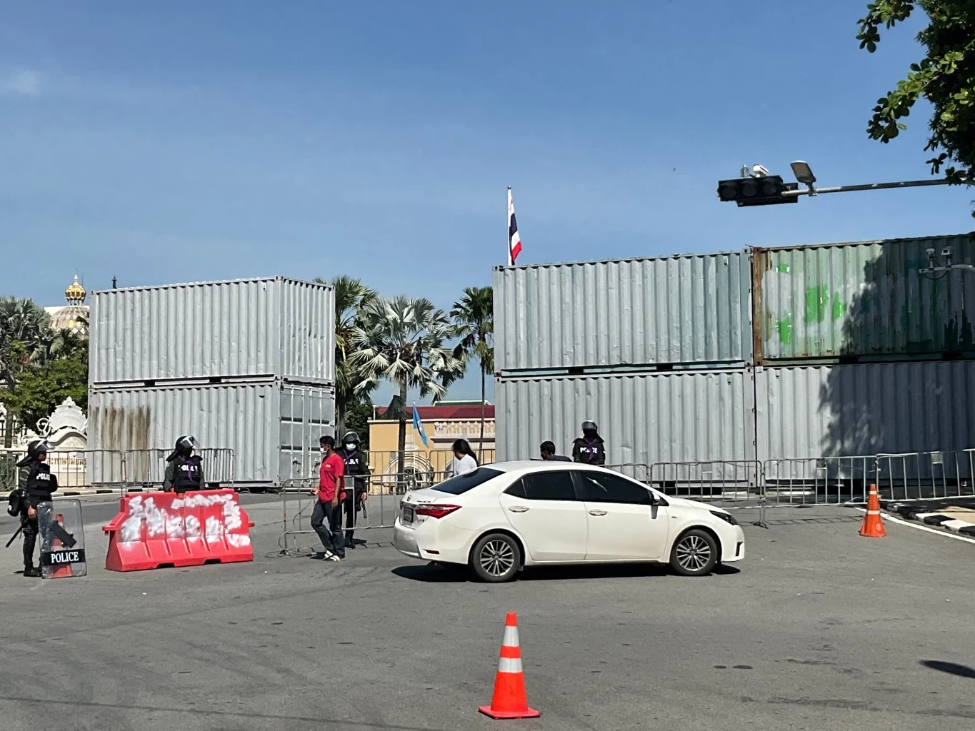 บรรยากาศการชุมนุมบริเวณทำเนียบรัฐบาล