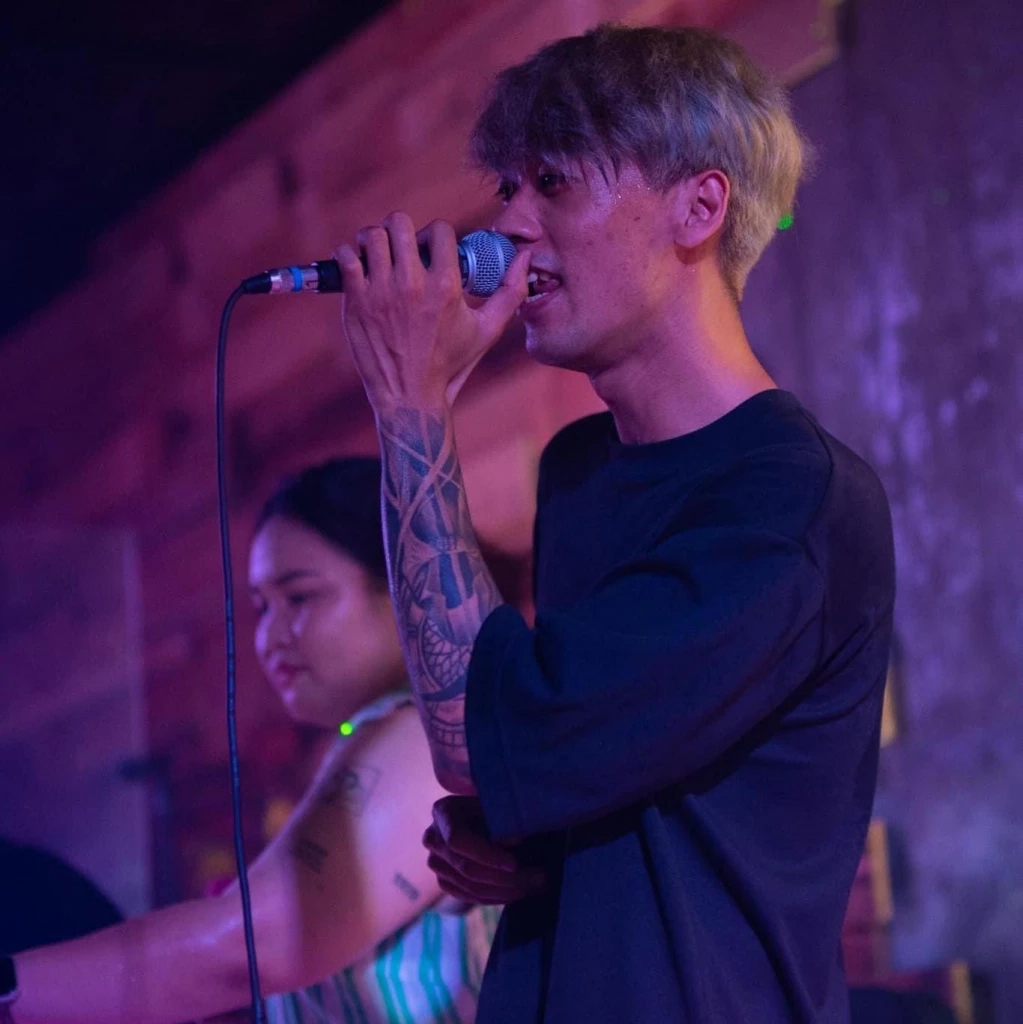 แห่อาลัย  นักร้องดังเสียชีวิต  "ไฟไหม้เมาท์เทน บีผับ"