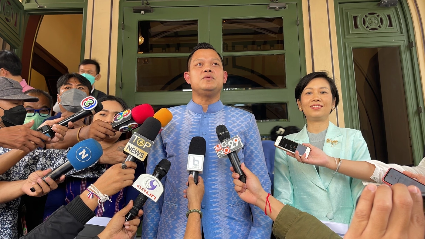 "ธนกร"ขอลาโฆษกรบ.นั่งส.ส.ป้ายแดงพลังประชารัฐ