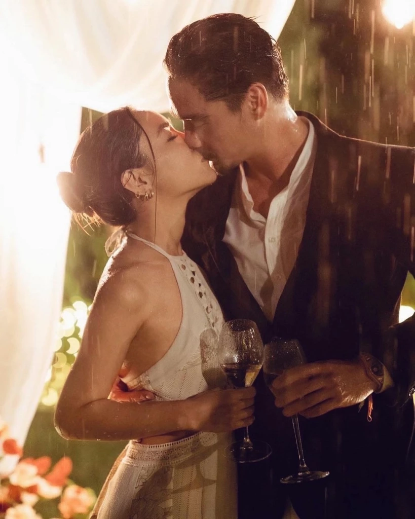 สุดหวาน “อนันดา” เซอร์ไพรส์คุกเข่าขอ “ณัฐ ณิชชา” แต่งงานกลางสายฝน