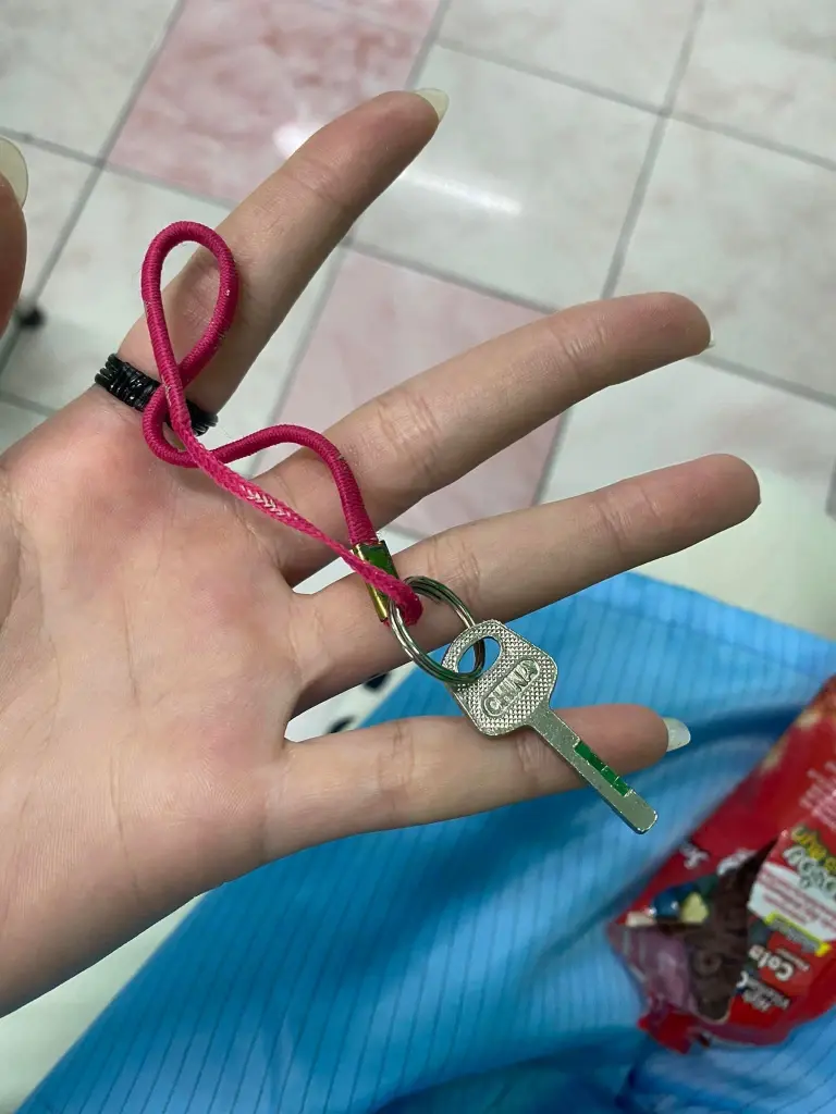 หลอน ! เจอ “กุญแจบ้าน” ในถุงขนม สาวถามของใครมารับด้วย ด้านผู้ผลิตโร่แจงแล้ว