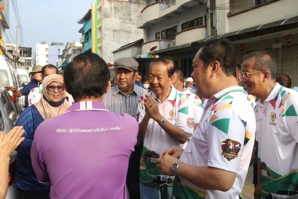 "วันนอร์-ทวี"นำทีม"เดินเพื่อสุขภาพ"พบปะชาวเบตงสุดคึก