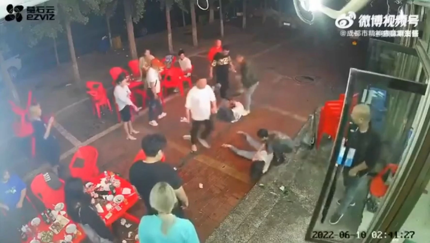 ตั้งข้อหาเพิ่มกระทืบสาวร้านหม้อไฟในถังชาน