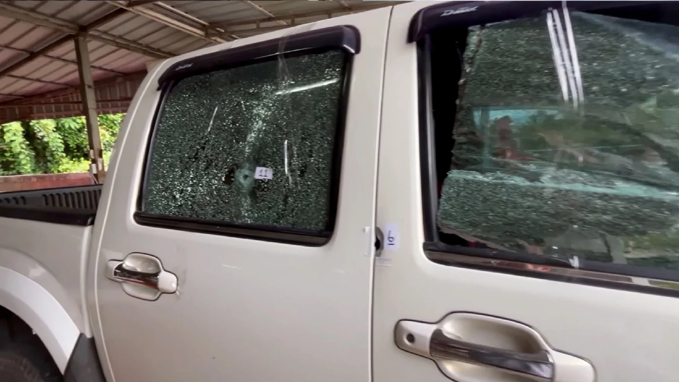 รัวจนพรุน 16 รู คนขับรอดตายเชื่อบารมีพระในรถคุ้มครอง