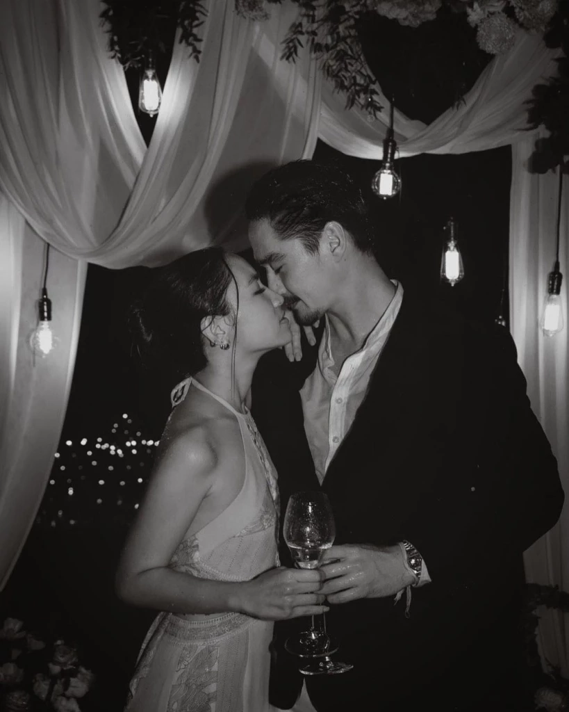 สุดหวาน “อนันดา” เซอร์ไพรส์คุกเข่าขอ “ณัฐ ณิชชา” แต่งงานกลางสายฝน