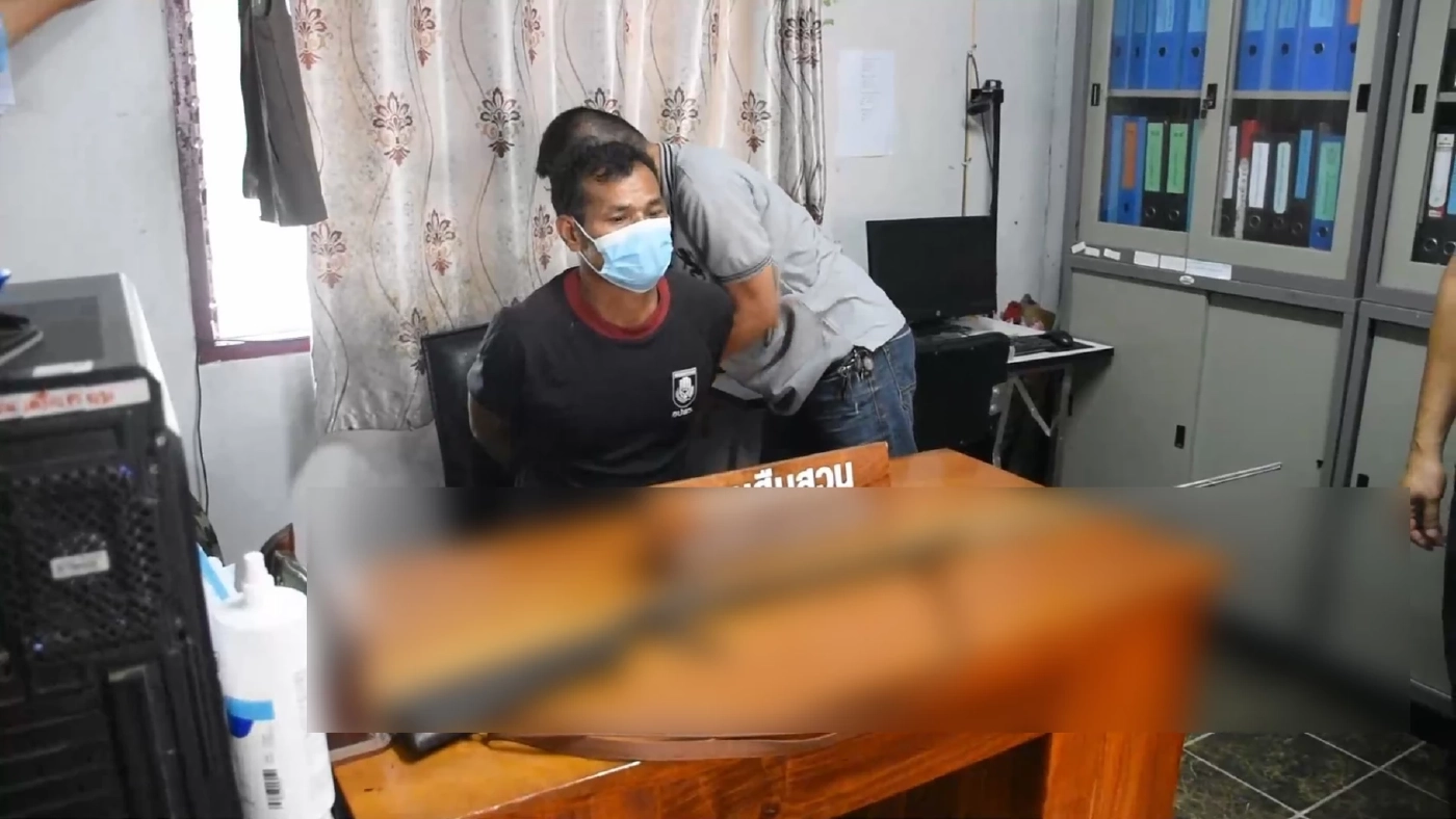 ลูกชายเสพยาคลั่งควงมีดจะฟันพ่อสุดทนคว้าปืนแก็ปยิงสวนดับอนาถ