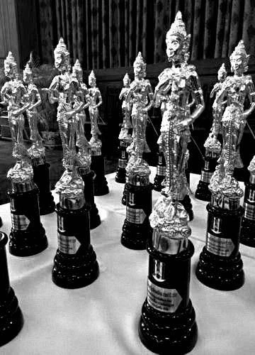 3 ส.ค 2500 ประกาศรางวัลตุ๊กตาทอง ครั้งแรก