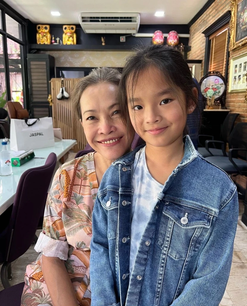 ทัวร์ลง “สงกรานต์” โพสต์วันแม่ถึง “น้องปีใหม่” ชาวเน็ตจวกแซะ "คนอื่น" ทำไม