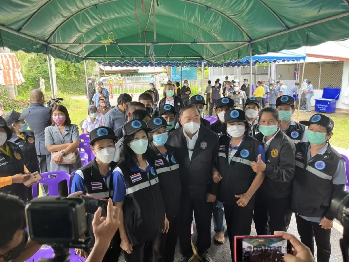 บิ๊กป้อม ลงพื้นที่ จ.น่าน ติดตาม-ให้ความช่วยเหลือ ผู้ประสบภัยพายุ"มู่หลาน"