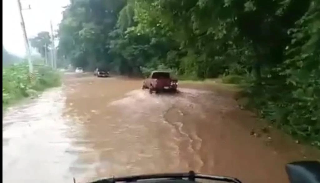 ฝนถล่ม น้ำแม่แจ่มเชียงใหม่ ล้นท่วม ถ.เชียงใหม่ - แม่ฮ่องสอน 1.2 เมตร (มีคลิป)