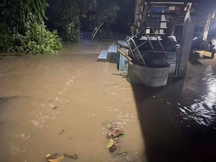 ด่วน ฝนตกหนักทำน้ำท่วมถนนท่าตูม - ศรีมหาโพธิ จนท.ต้องเร่งแก้ไขสถานการณ์