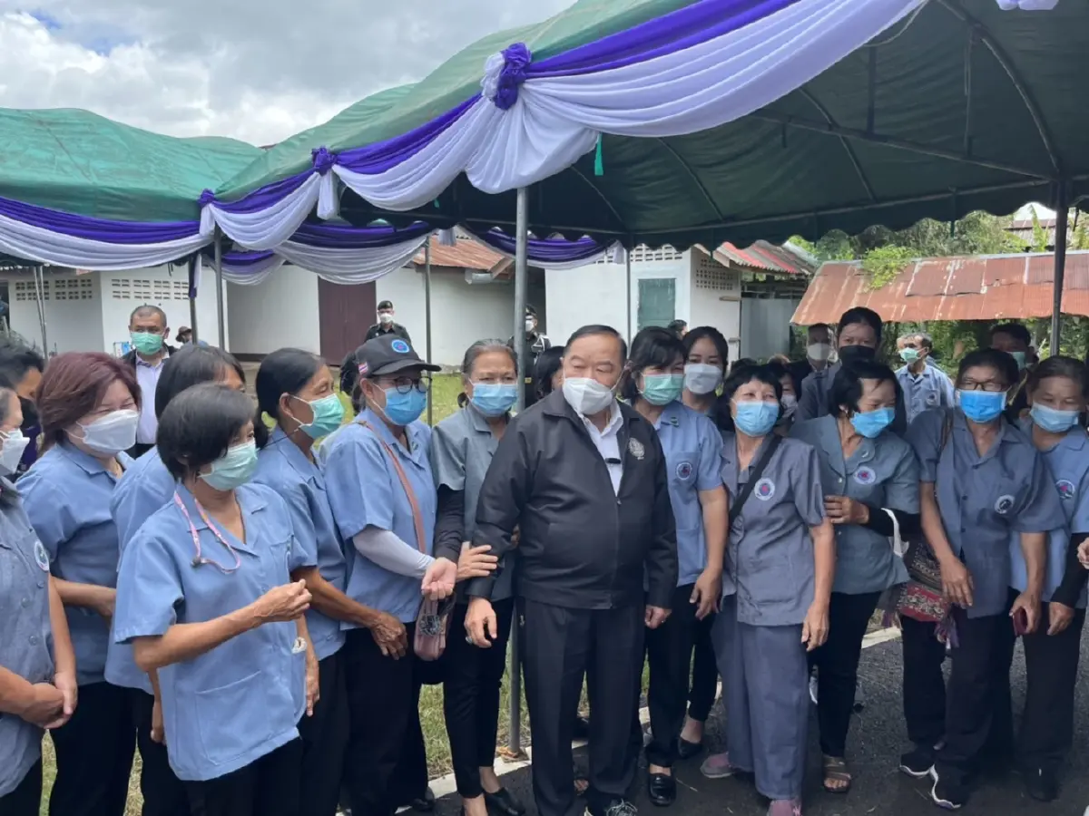 บิ๊กป้อม ลงพื้นที่ จ.น่าน ติดตาม-ให้ความช่วยเหลือ ผู้ประสบภัยพายุ"มู่หลาน"