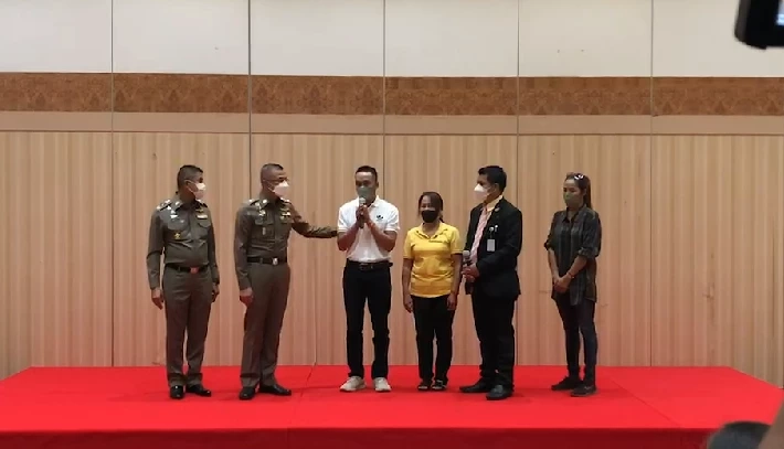 “ครูแดน” พร้อมครอบครัว เข้าขอบคุณผบ.ตร.หลังช่วยเหลือกลับไทยสำเร็จ