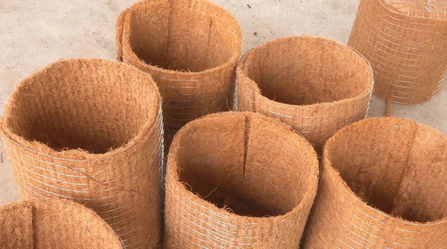 ทน.เชียงใหม่ไอเดียเก๋ดัดแปลงยางรถยนต์ทำโต๊ะ-เก้าอี้แจกโรงเรียน