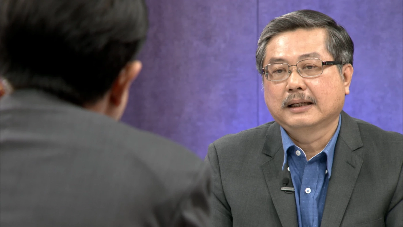 รศ.ดร. พิชาย รัตนดิลก" ผู้อำนวยการ หลักสูตรการเมืองและยุทธสาสตร์การพัฒนา ( นิด้า )