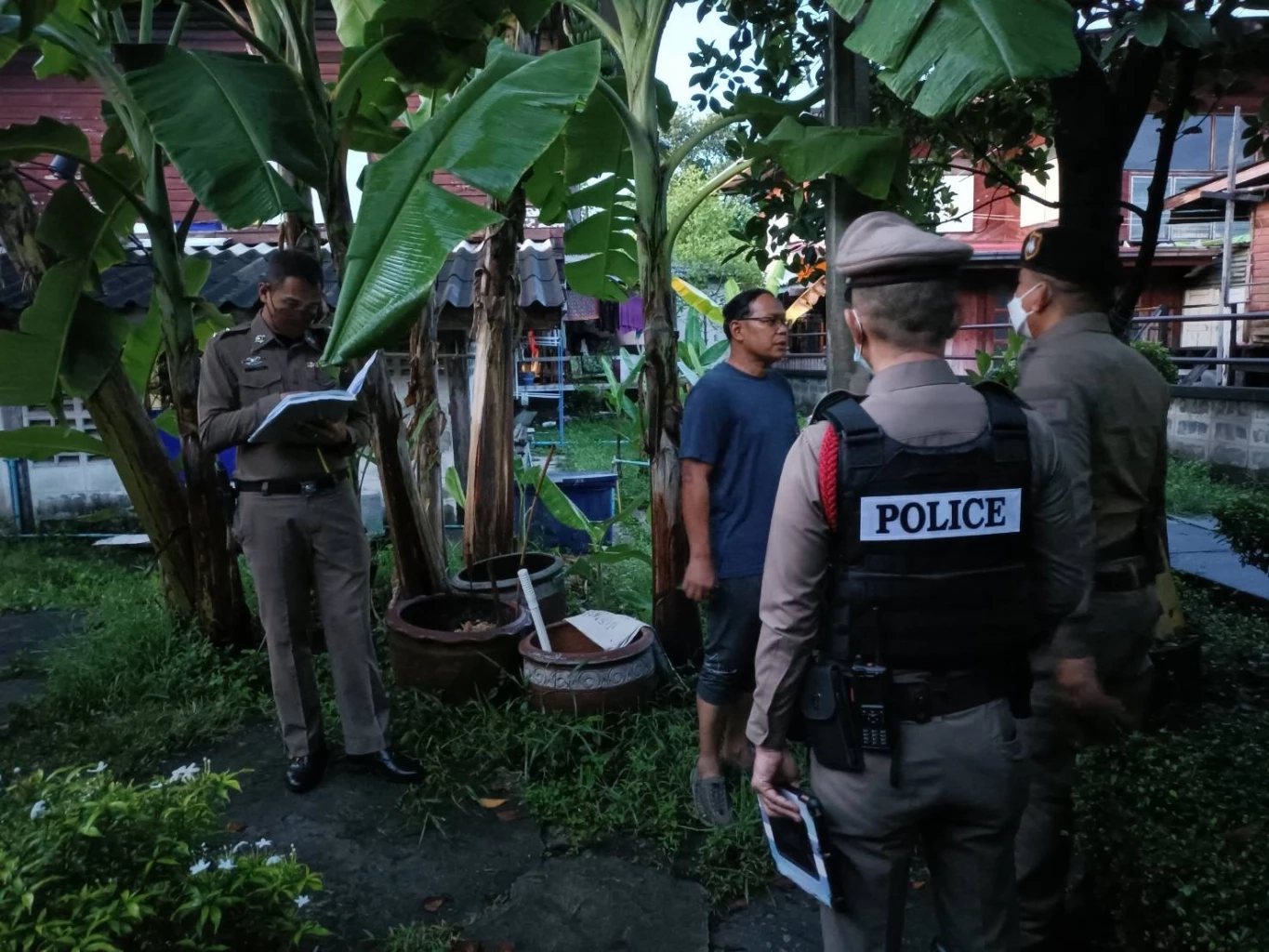 หนุ่มอาการหลอนกำเริบ ทำร้ายแฟนสาวดับคาเตียง ก่อนที่แม่จะพาพบหมอ