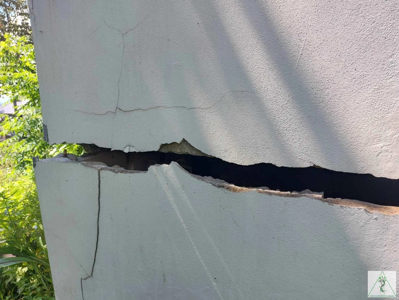 ฝนถล่ม ทำบ้านป่าแหว่งทรุด ชาวเน็ตแซวคนเอาคืนไม่ได้ธรรมชาติเอาคืนเอง