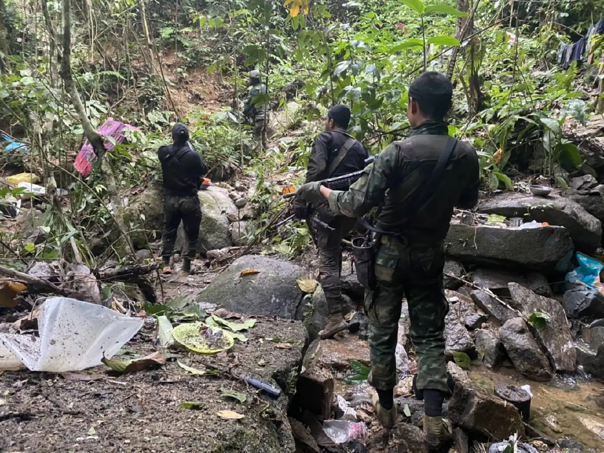 จนท. ปะทะเดือดโจรใต้บนเทือกเขานราธิวาส ทลายที่พักยึดปืนและไปป์บอมบ์