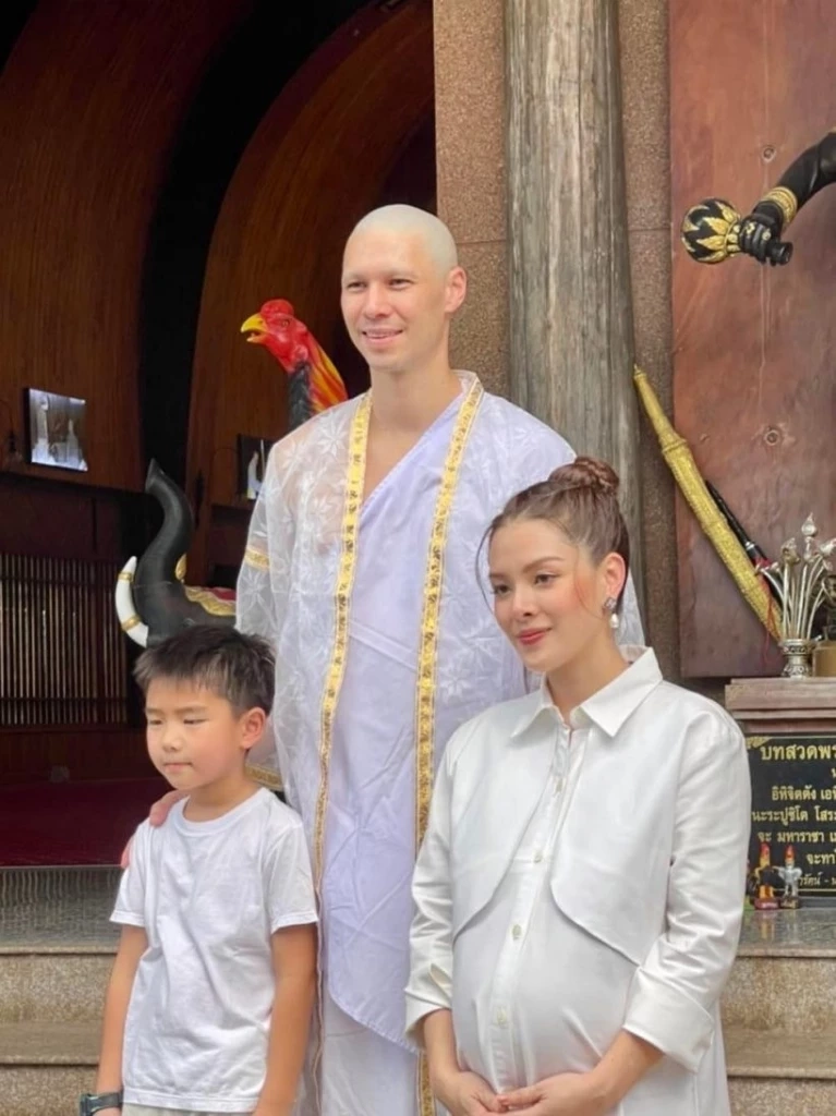 อนุโมทนาบุญ "แมทธิว ดีน" เข้าพิธีปลงผมเตรียมบวช วัดดังเชียงใหม่