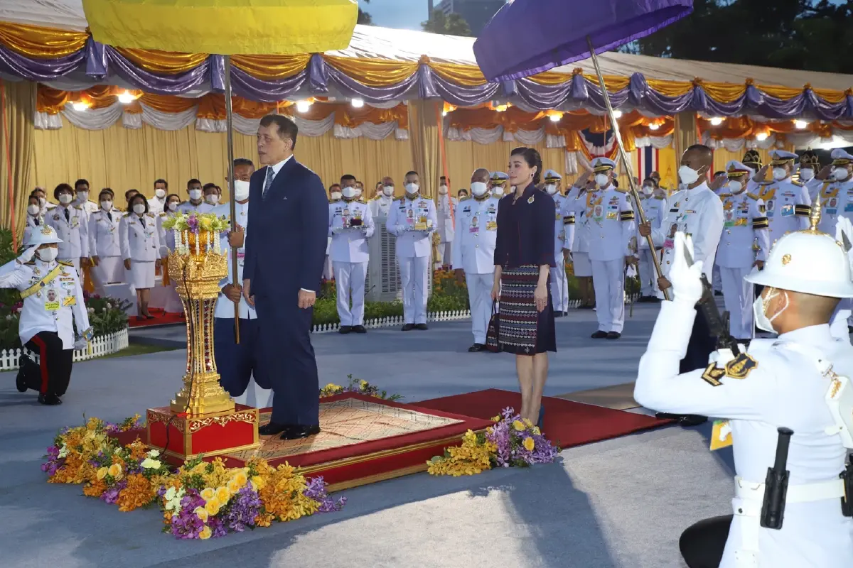 ในหลวง-พระราชินี ทรงเปิดสวนป่าเบญจกิติระยะ 2-3 ในโอกาส 90 พรรษา พระพันปีหลวง
