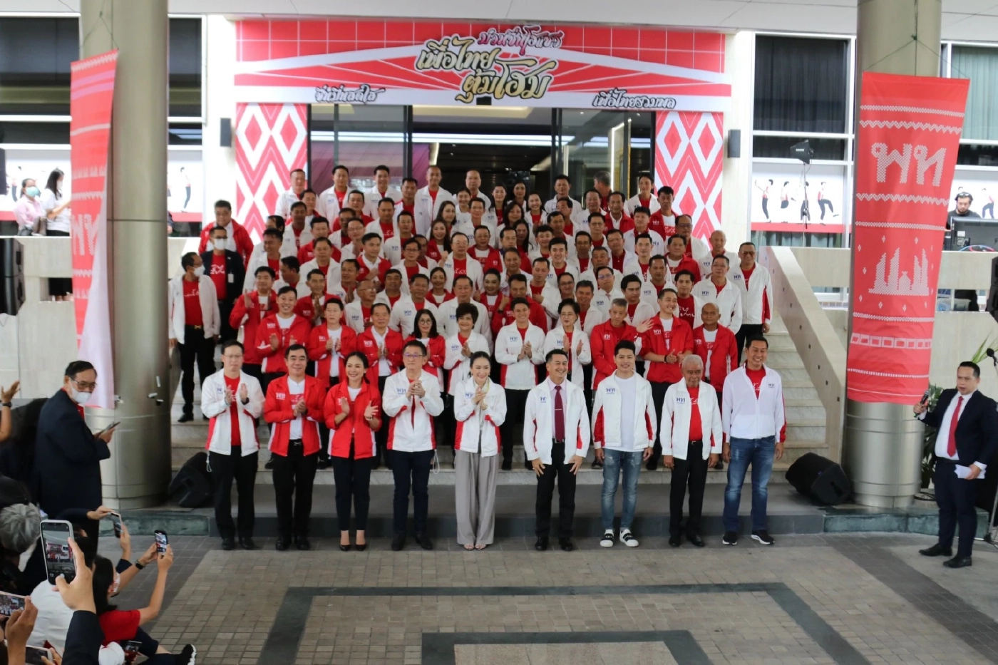 "เพื่อไทย"เปิดตัว 93 ว่าที่ผู้สมัครส.ส.อีสานลุยเลือกตั้งกวาดแลนด์สไลด์