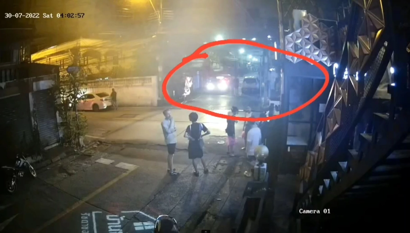 สาวผวา ถูกชายแค้นจีบไม่ติดบุกทุบรถพังทั้งคัน