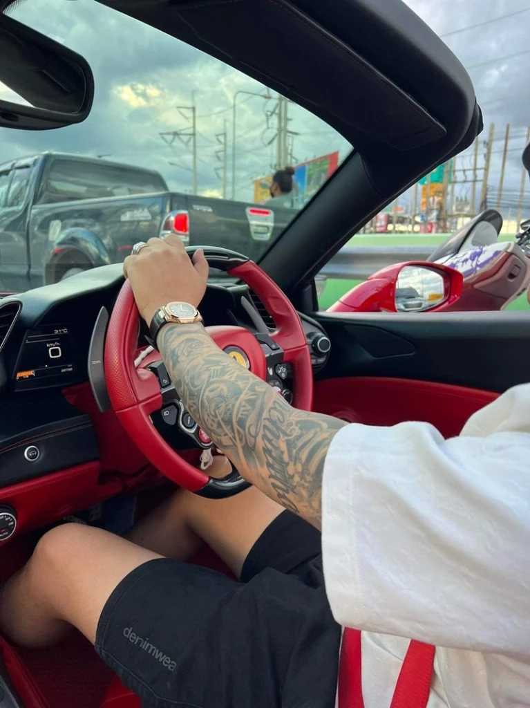 ส่องขุมทรัพย์ “เป้ Pminer” หลังถูกล่าโกงคริปโตพันล้าน  พบรถหรู แบรนด์เนมอื้อ