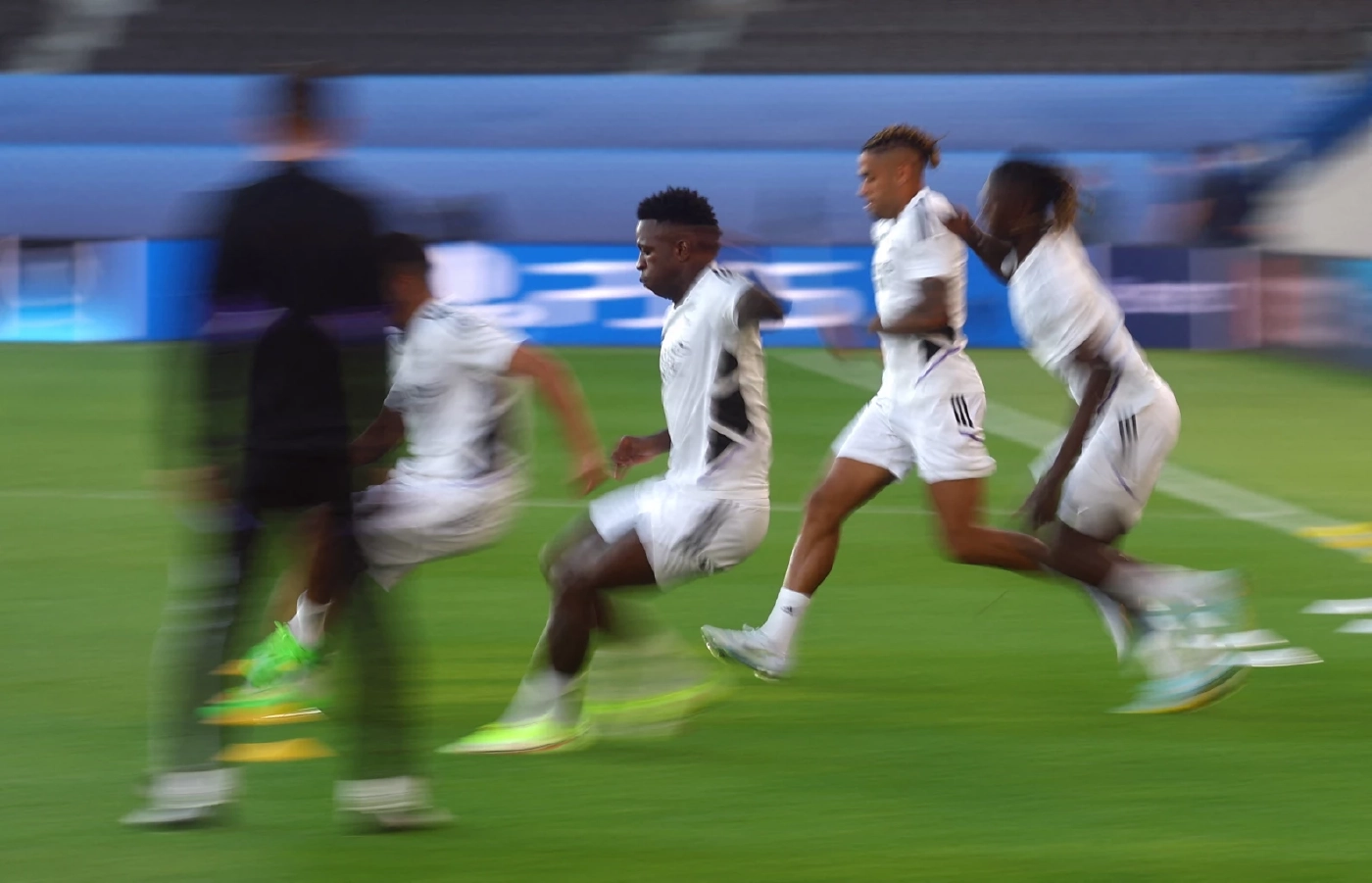 "เรอัล มาดริด" ปะทะ "แฟรงค์เฟิร์ต" ชิงถ้วยซูเปอร์คัพคืนนี้