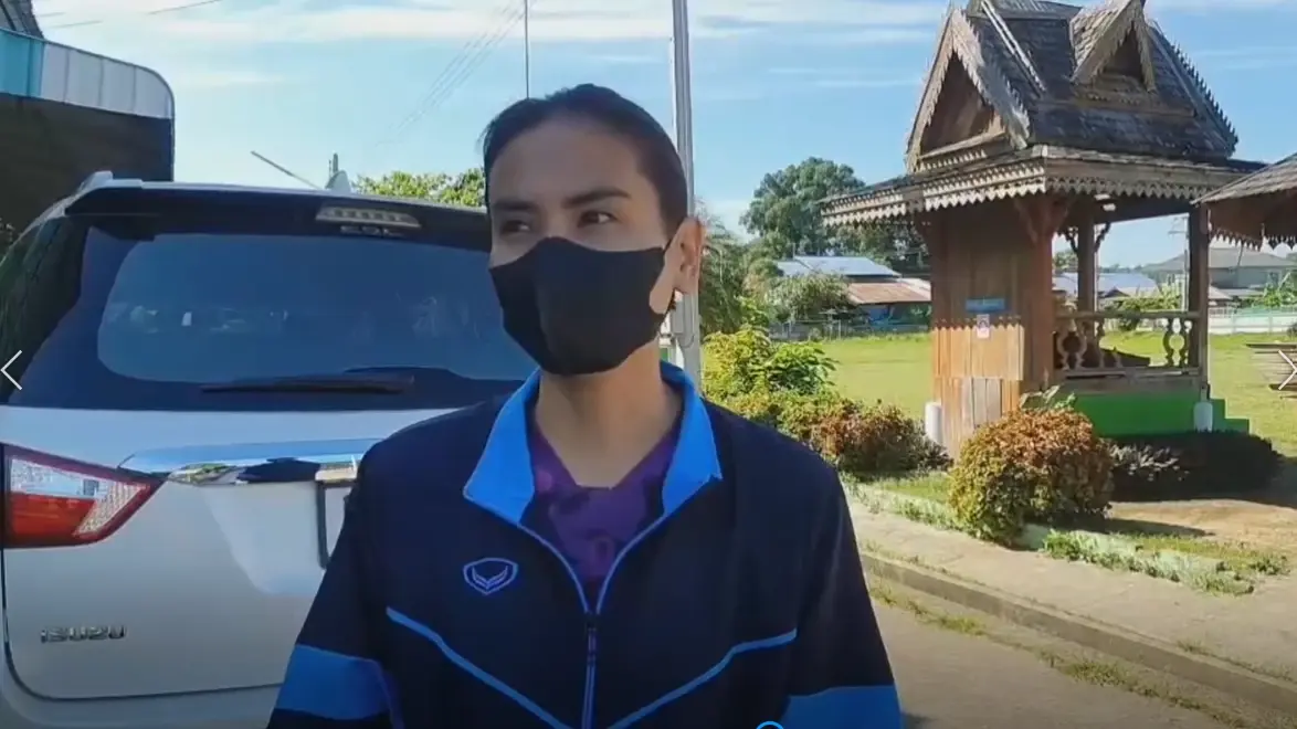 น.ส สาวิตรี ธิอินโต อายุ 31 ปี เพื่อนบ้านติดกัน