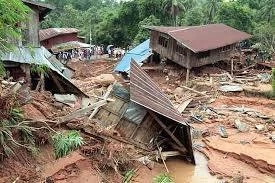 ย้อนรอยโศกนาฏกรรม น้ำป่า ดิน โคลนถล่ม &quot;บ้านน้ำก้อ&quot; กวาด 136 ชีวิตจมซากปรักหักพัง 