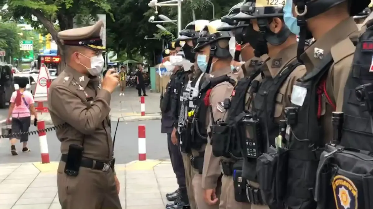 ตร.วางกำลังป้องกันช่างกลตีกัน ย่านปทุมวัน
