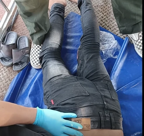 ฆ่าโหดหนุ่มเมียนมา ถูกแทงคว้านหน้าอกปาดคอสยองกลางสะพานลอย